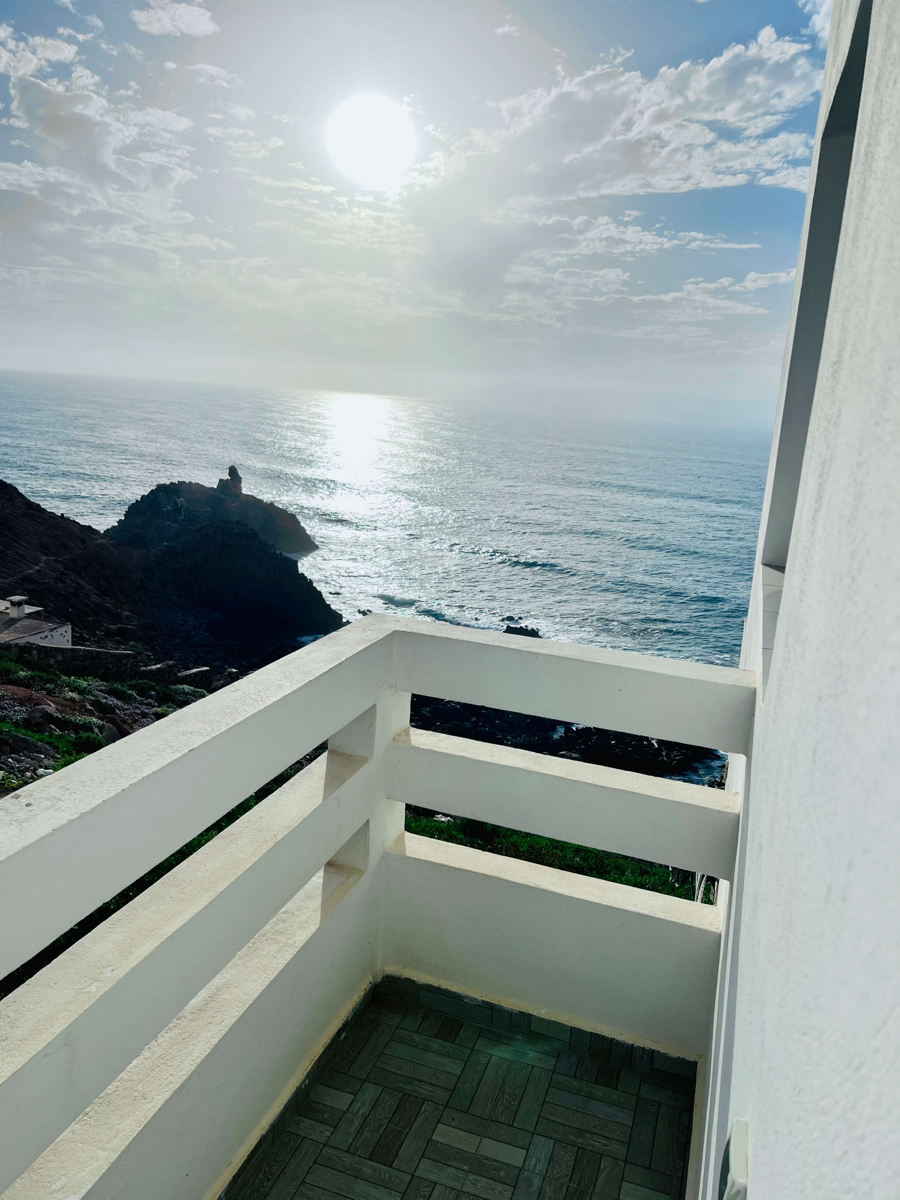 Widok z balkonu Résidence Amouage — Ocean Atlantycki i skały w Mirleft